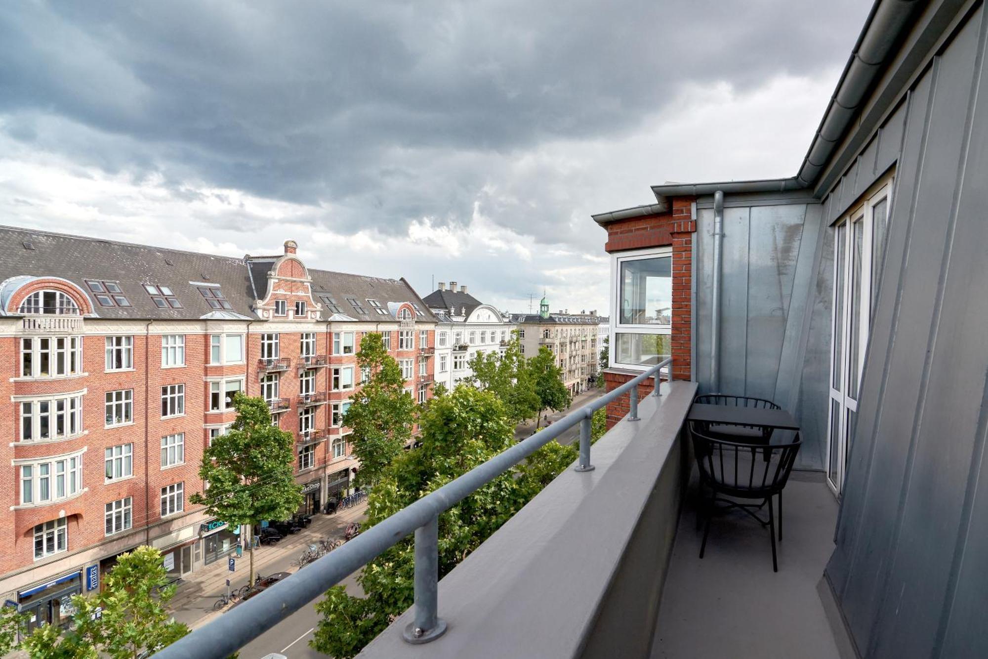 Beautiful 3 Bedroom Near Shopping & Metro Appartement *